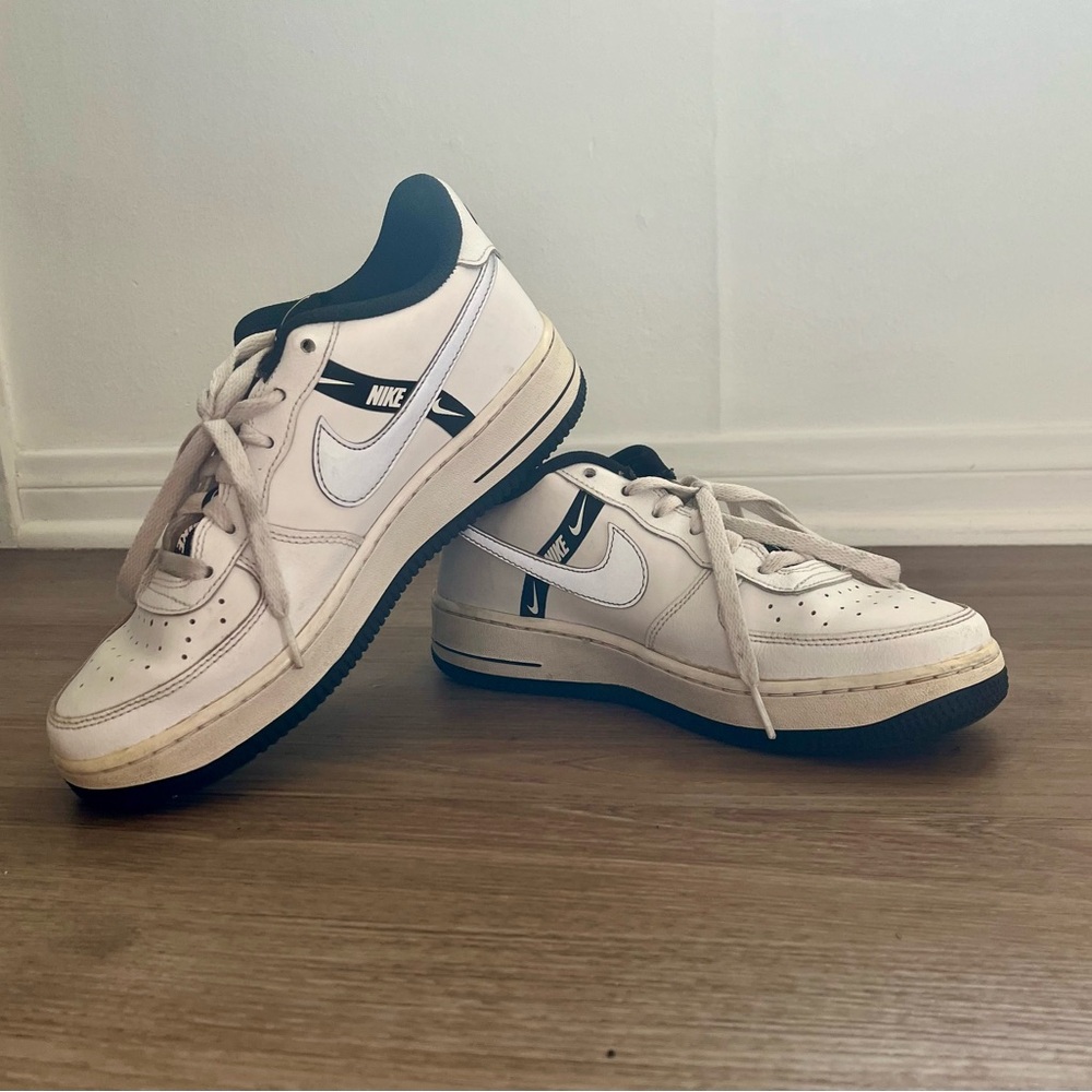 Nike Classic White and Black Sneakers